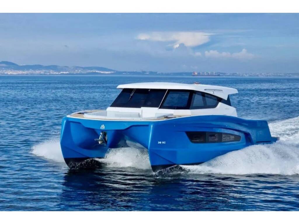Aventura 38 SC, Falcon II