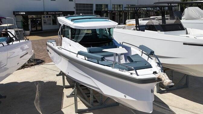 Axopar 29 XC Cross Cabin, Ema