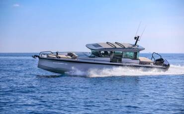 Axopar 37 XC Cross Cabin BUGS BUNNY
