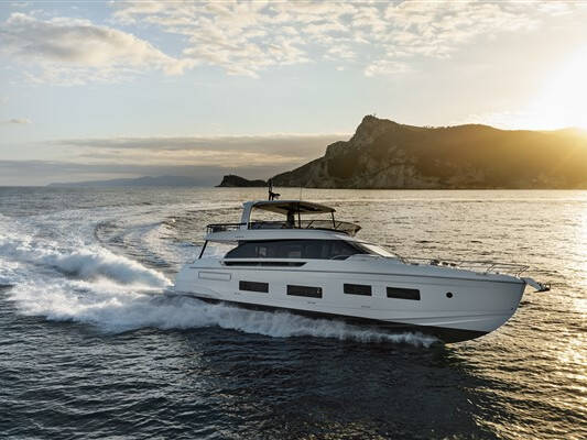 Azimut 82 Fly, Balance