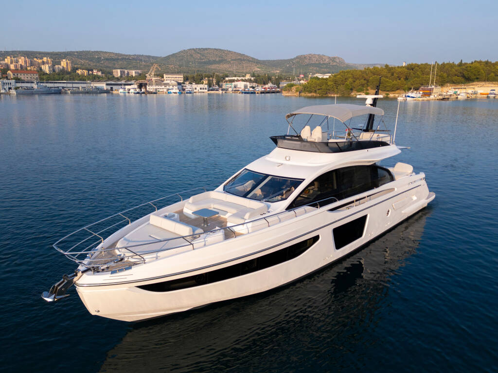 Azimut S7, Felicita