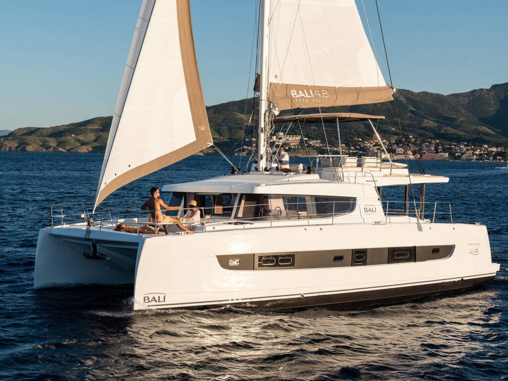 Bali 4.8 , Selena