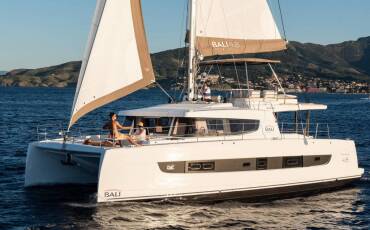 Bali 4.8 , AURA