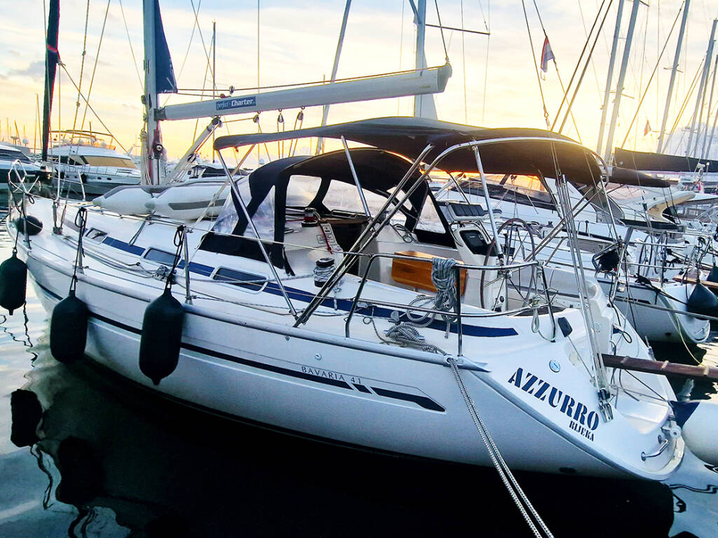 Bavaria 41, Azzurro