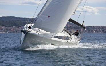 Bavaria 46 Cruiser, Grey Sky