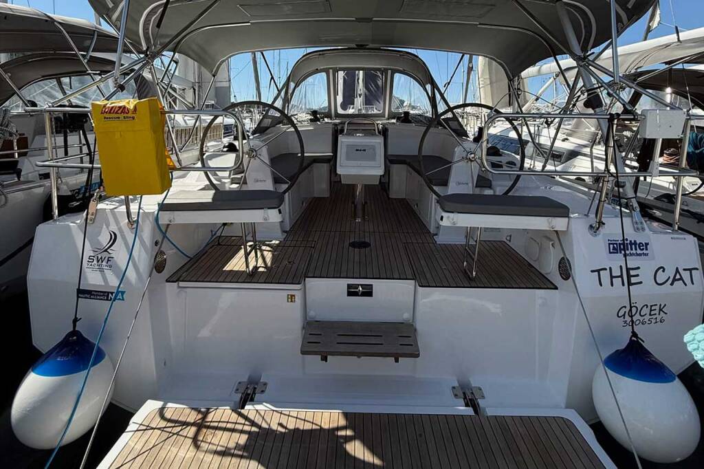 Bavaria C38, The Cat