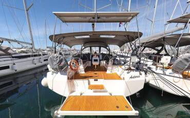 Bavaria C42 Style, Antares