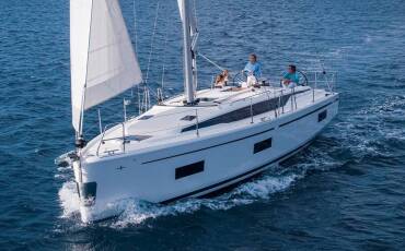 Bavaria C42, Athos