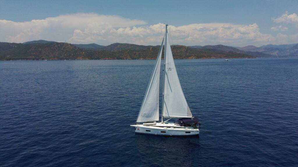Bavaria C42, Selene