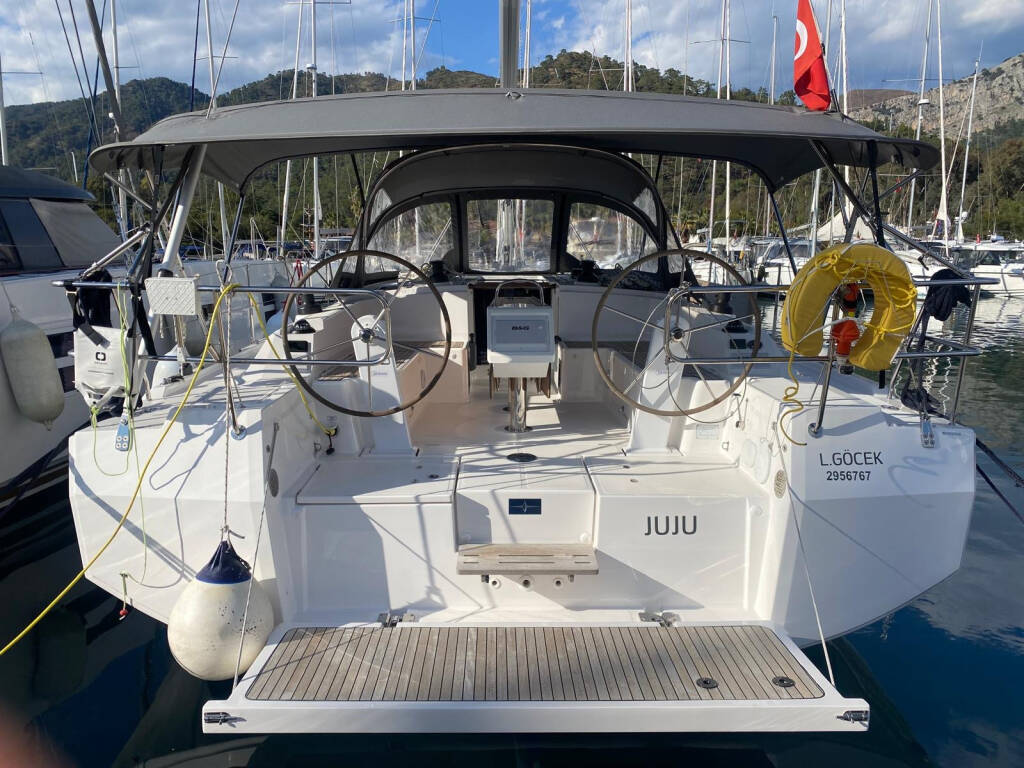 Bavaria C42, no name