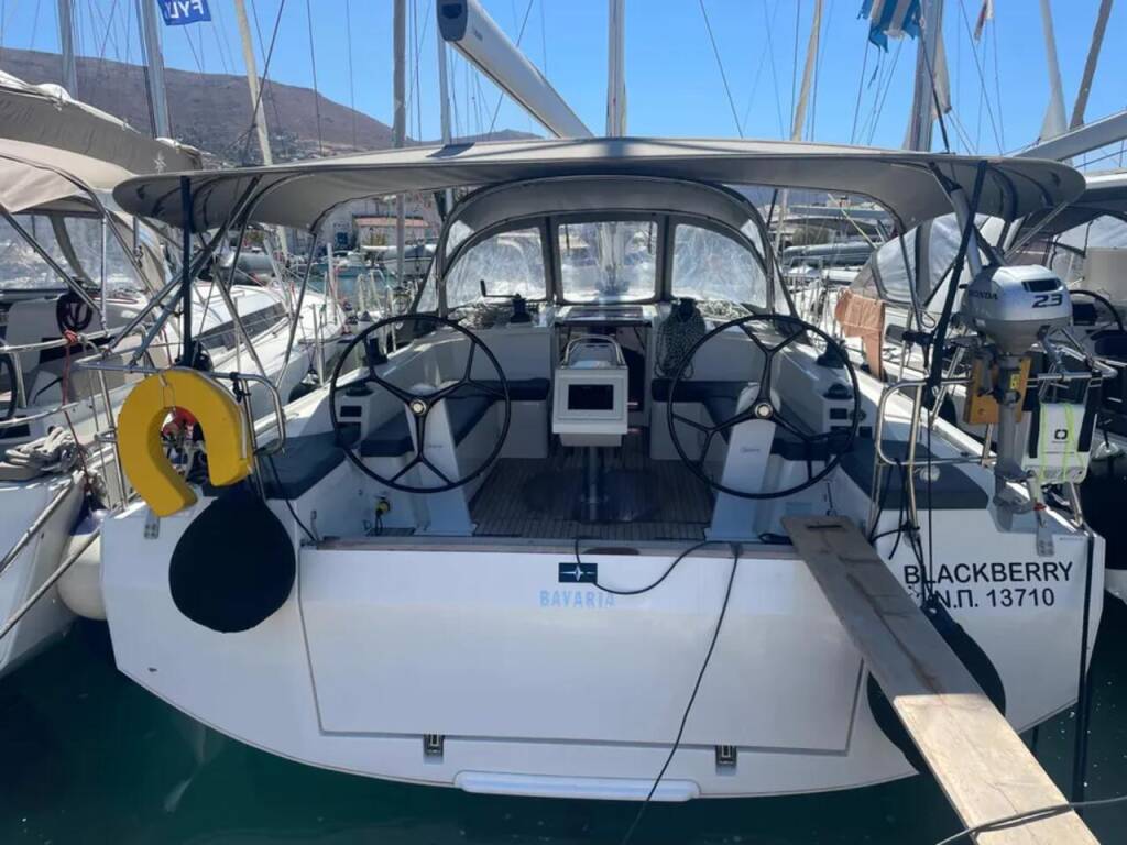 Bavaria C42  