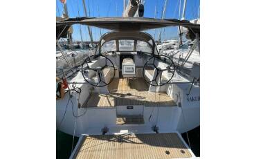 Bavaria C42, Sakura J