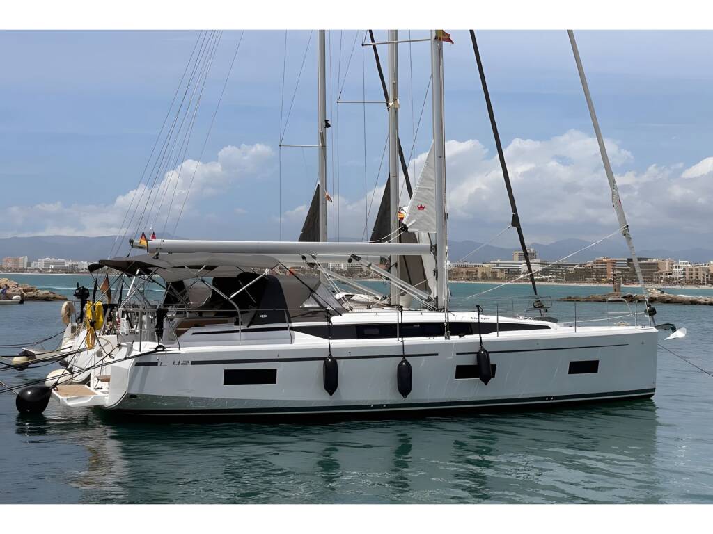Bavaria C42, Blue Eyes