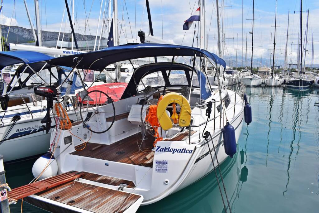 Bavaria Cruiser 37, 