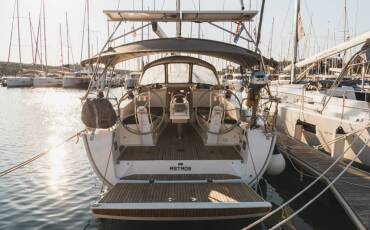 Bavaria Cruiser 41, Astros