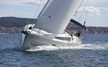 Bavaria Cruiser 46, Grey Sky