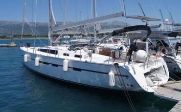 Bavaria Cruiser 56, Baby Blue 2