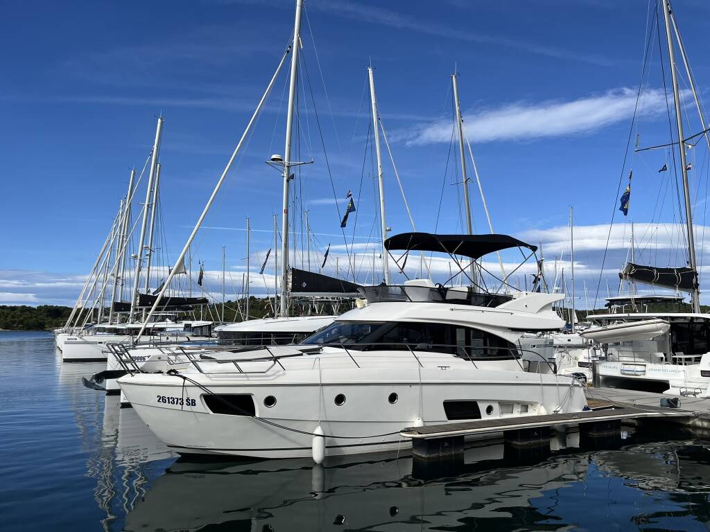 Bavaria Virtess 420 Fly, Captain Blue