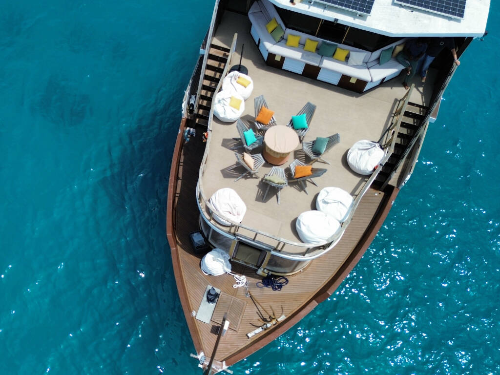 Custom build motoryacht, Atoll Villa