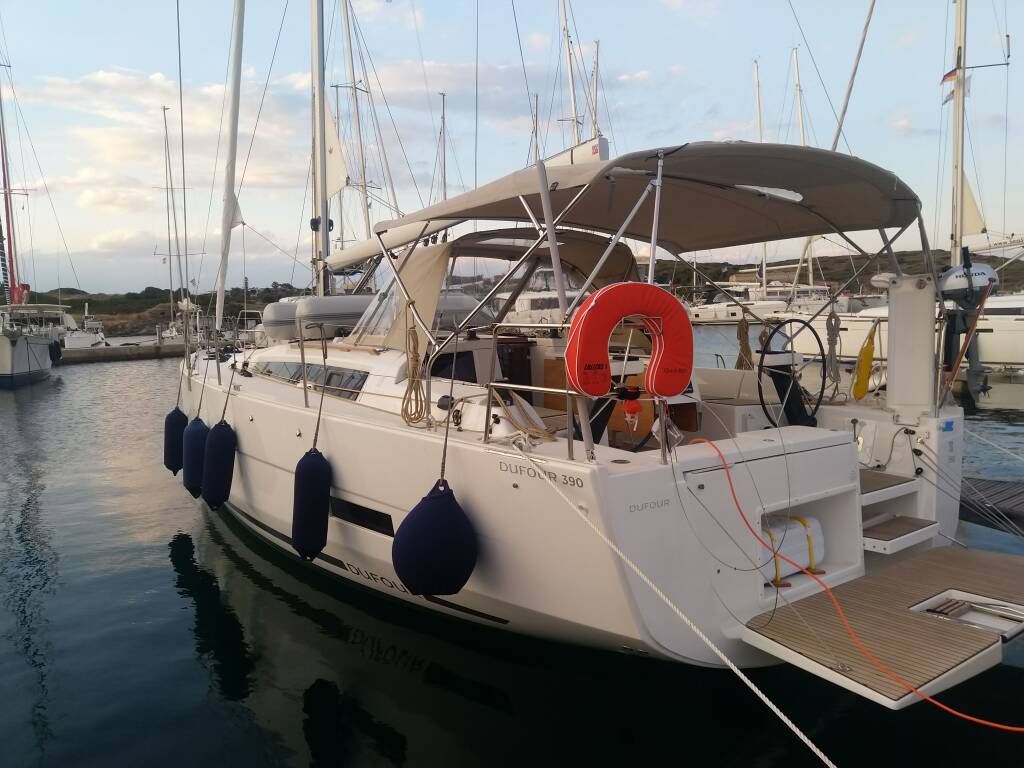 Dufour 390, Blu