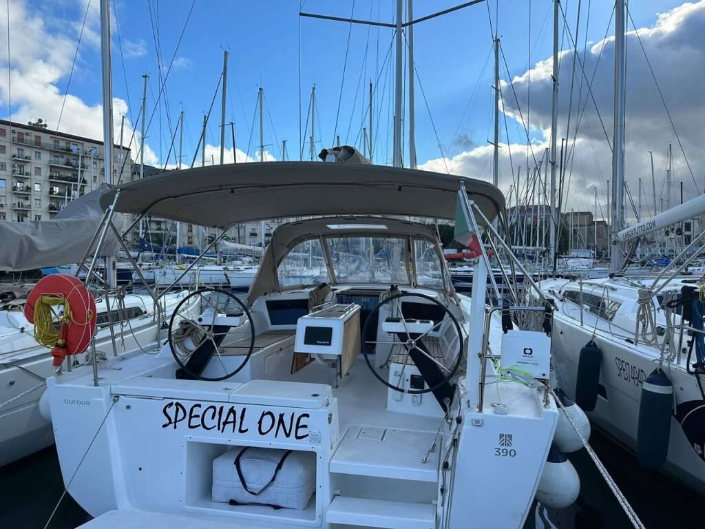 Dufour 390, Special One