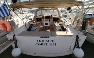 Dufour 430, Triumph