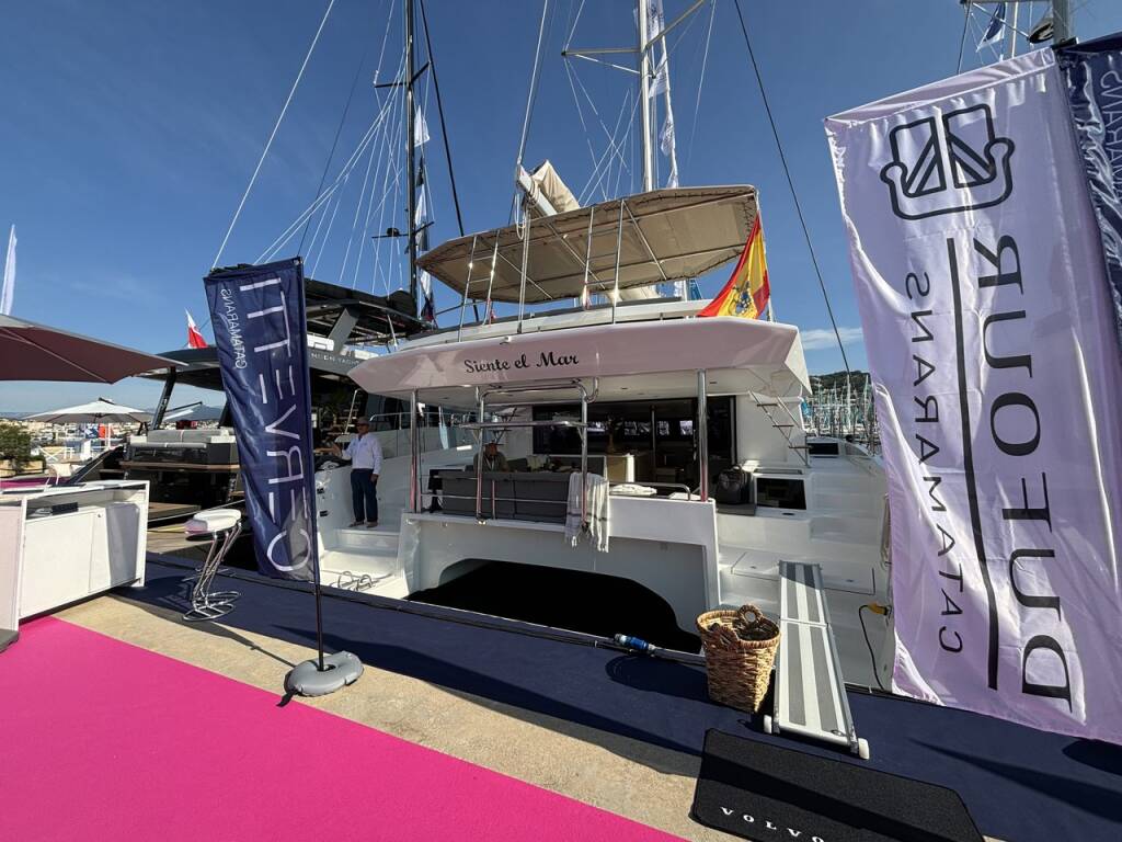 Dufour 48 Catamaran, Siente El Mar
