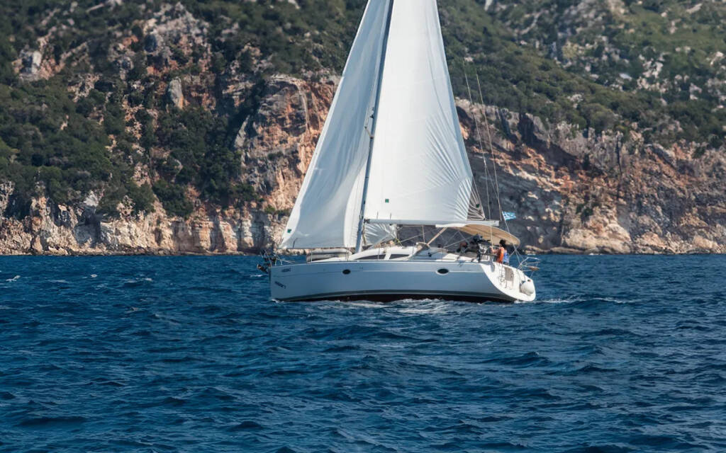 Elan 38, Ageras