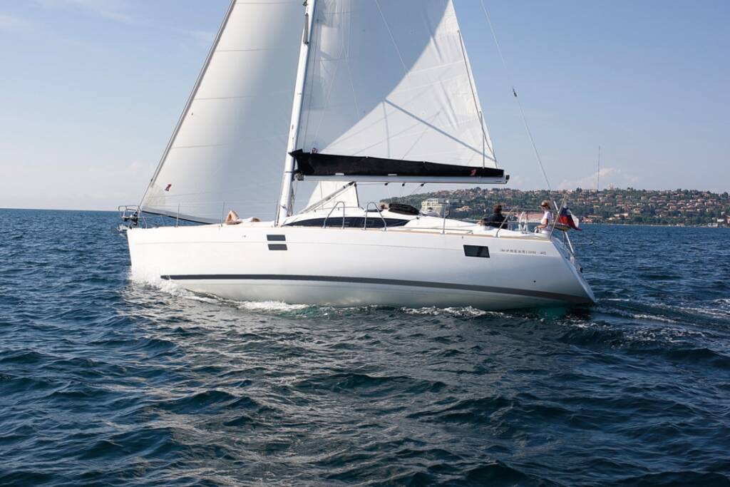 Elan Impression 40, Laali