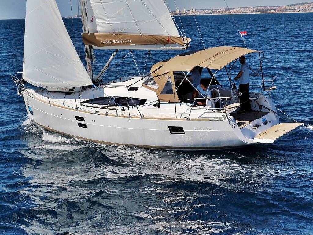 Elan Impression 40, Lyra