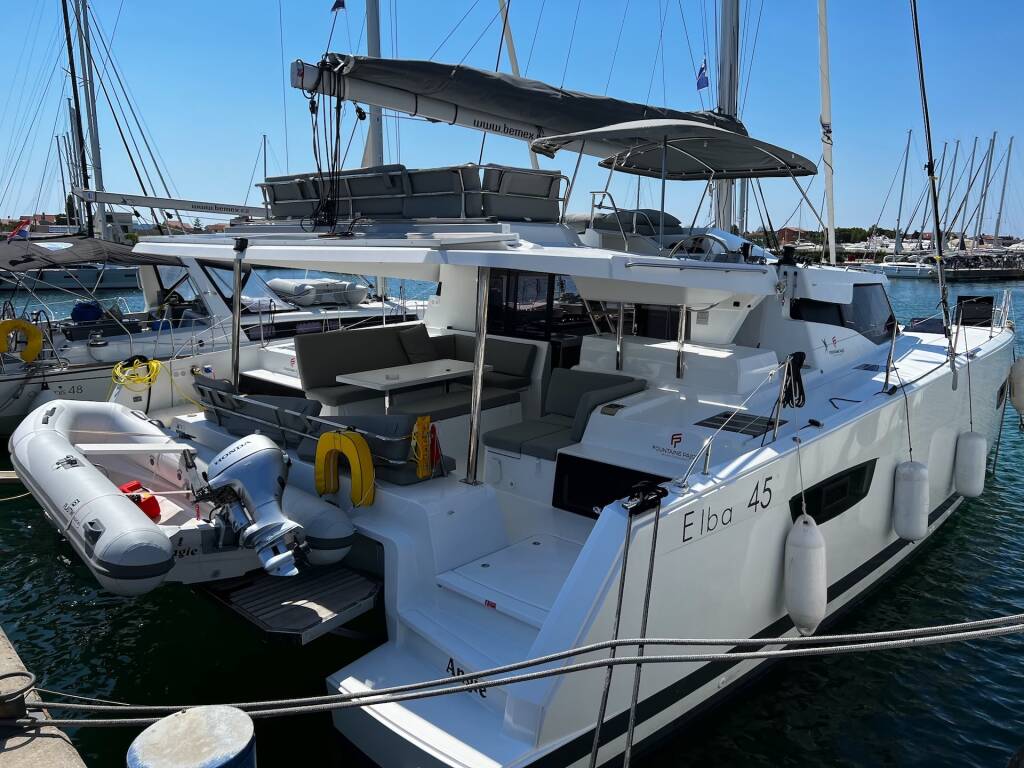 Elba 45, Angie