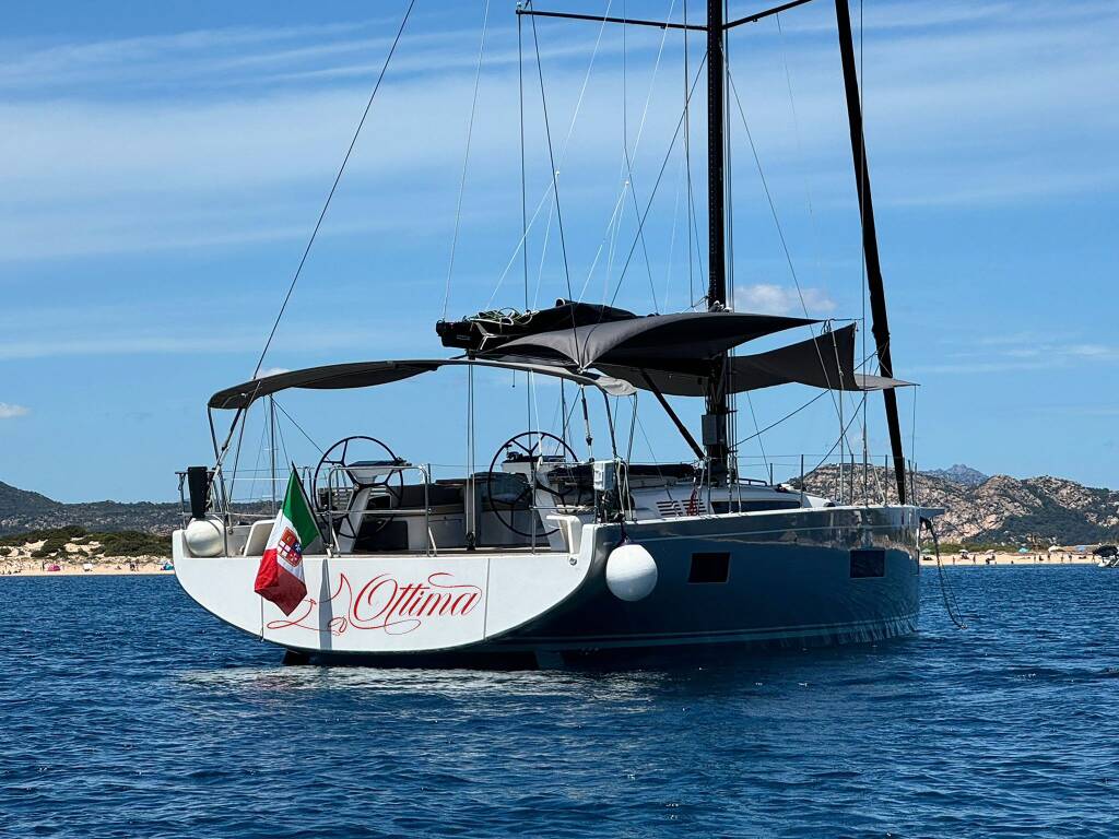 First 53, Ottima - Premium Crewed line