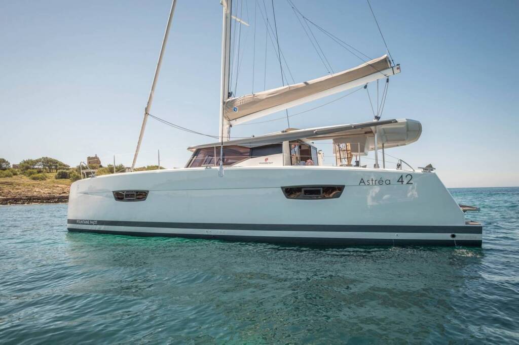 Fountaine Pajot Astrea 42, Osaya