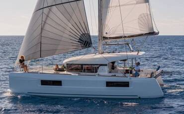 Lagoon 40, Regolo