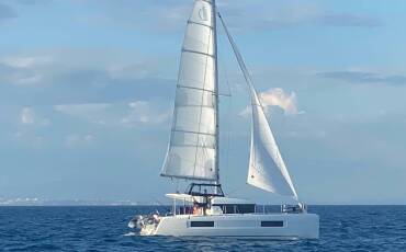 Lagoon 40, Manik