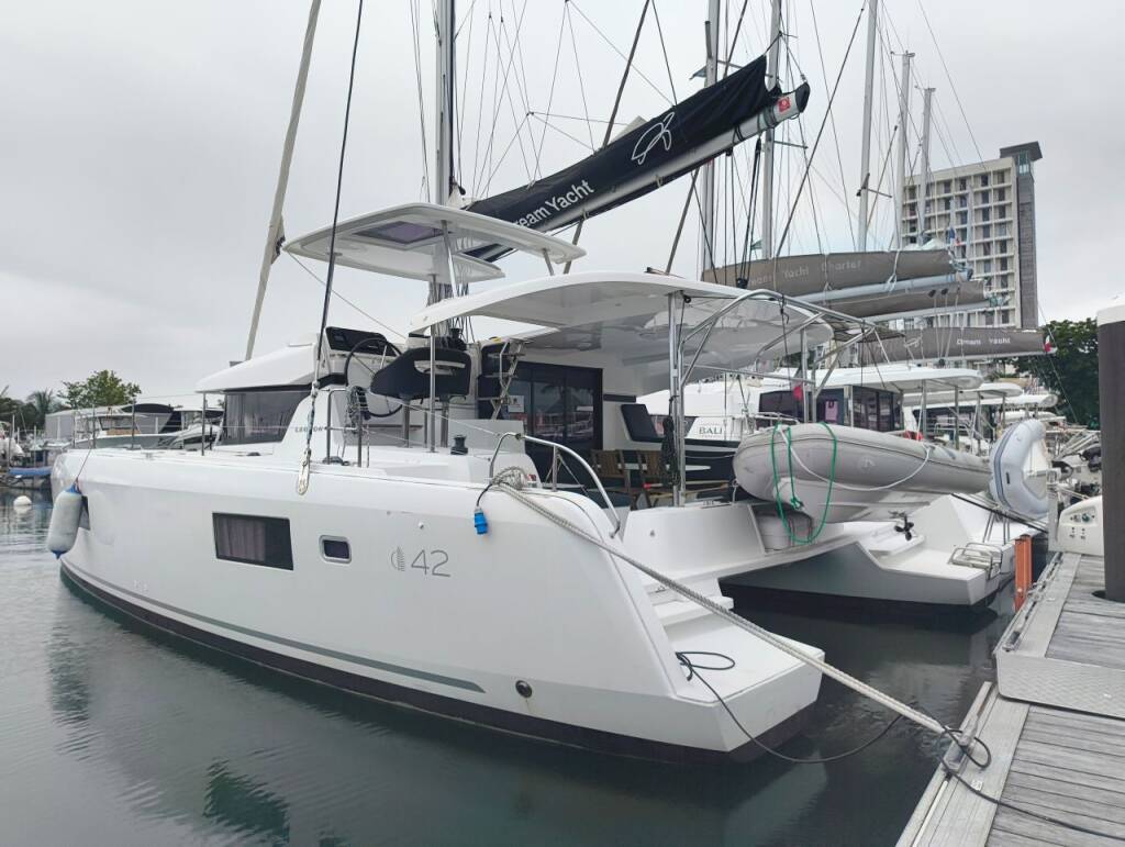 Lagoon 42, PERIWINKLE