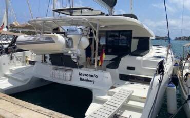 Lagoon 42, Laurencia