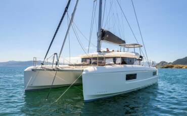 Lagoon 43, Ema
