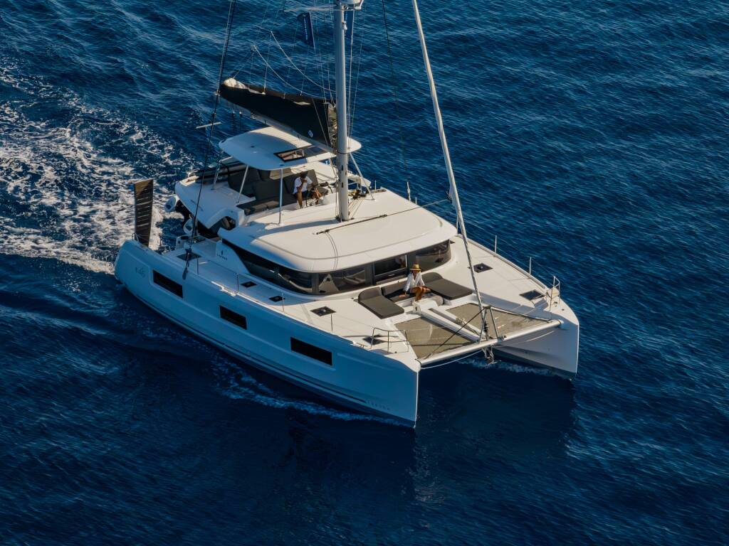 Lagoon 46, Lino