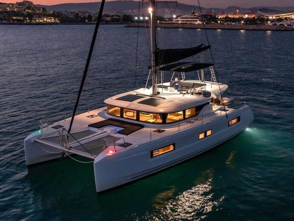 Lagoon 46, Lumina