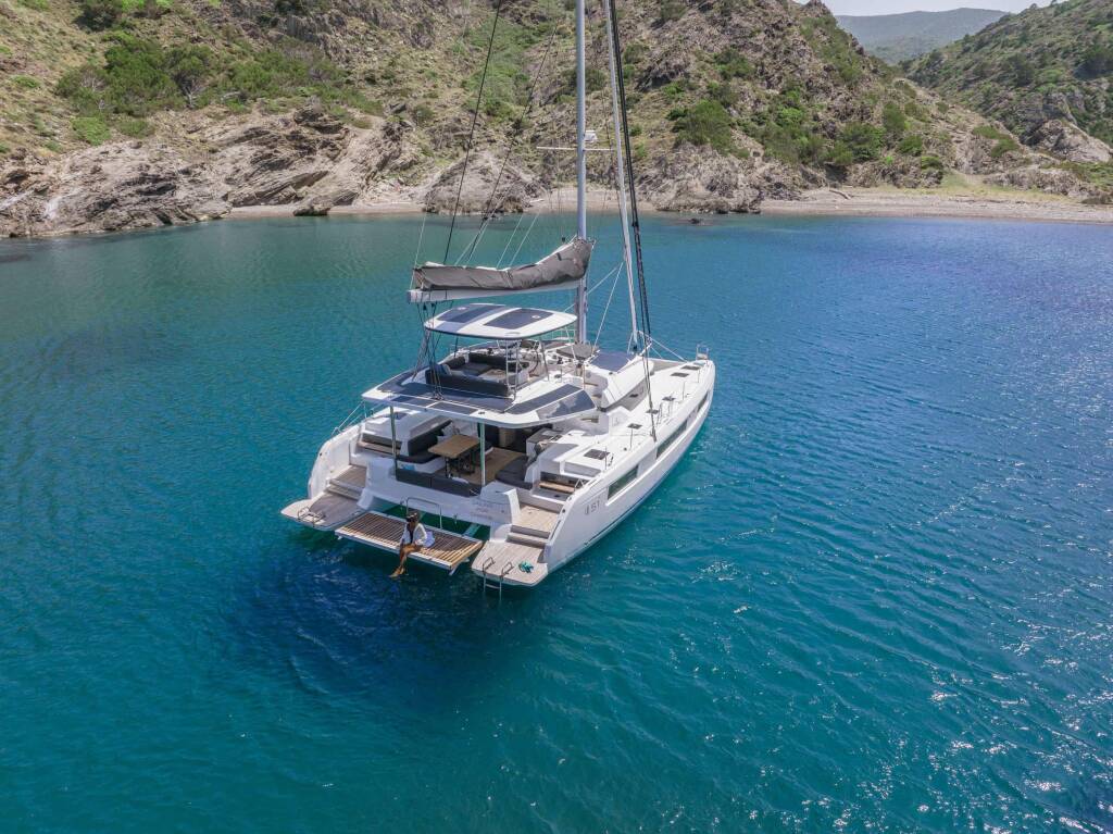 Lagoon 51, Moonshadow