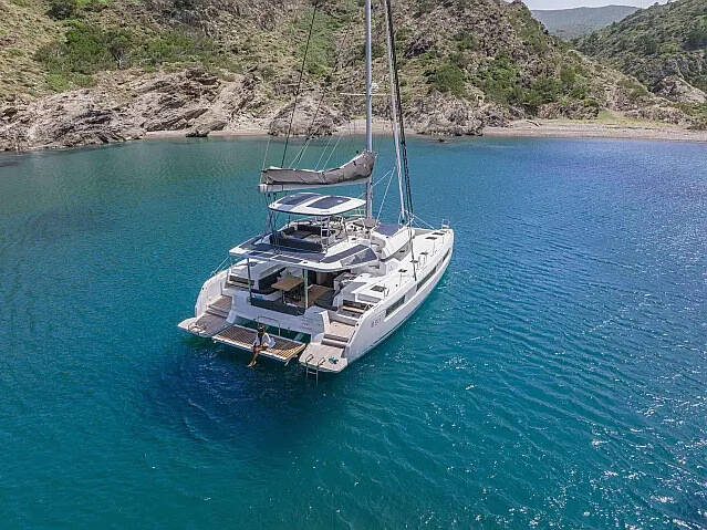 Lagoon 51, Moonshadow