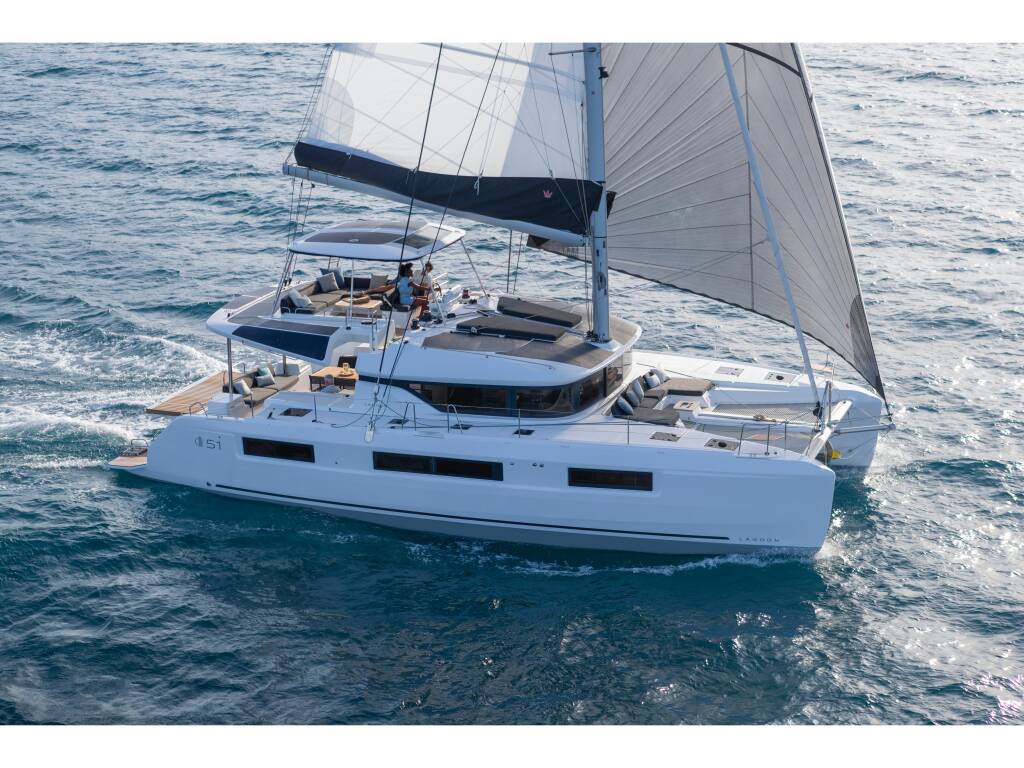 Lagoon 51, Margeo XIX (A/C, GENERATOR, WATER MAKER, ICE MAKER, DISHWASSER, HARD BIMINI TOP)
