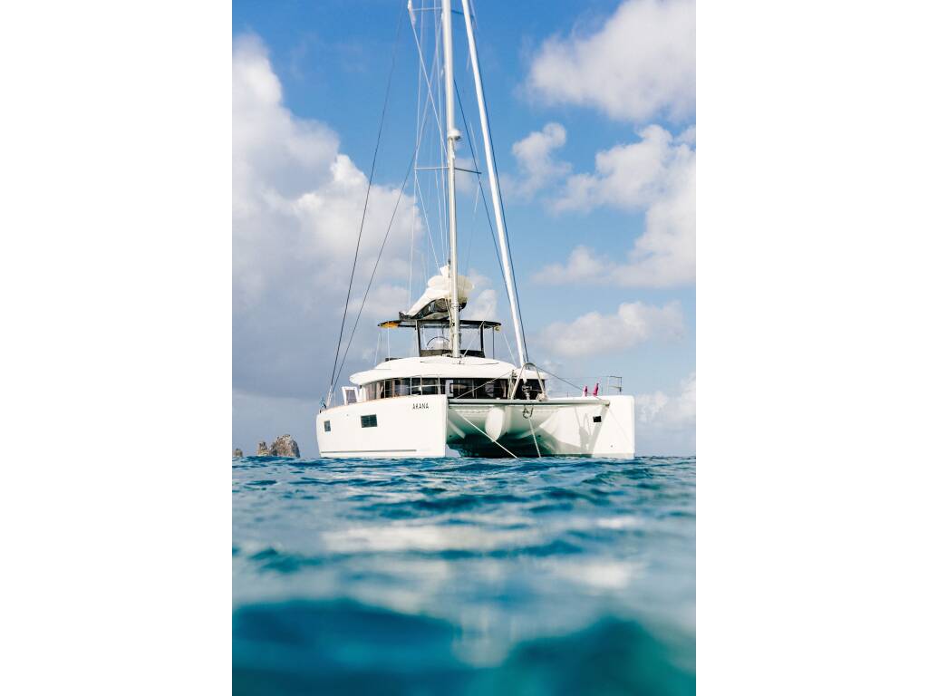 Lagoon 52 F, Akana