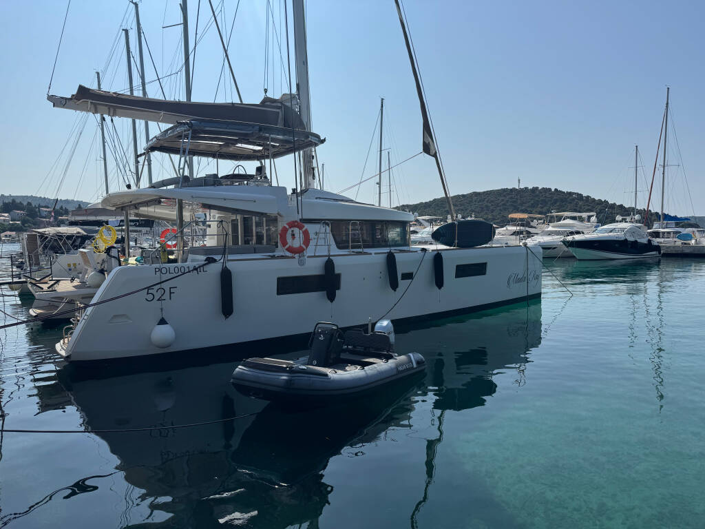 Lagoon 52F, Manta Ray