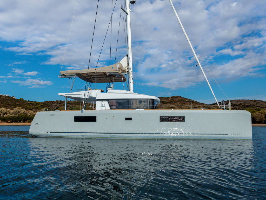 Lagoon 52F, MADININA