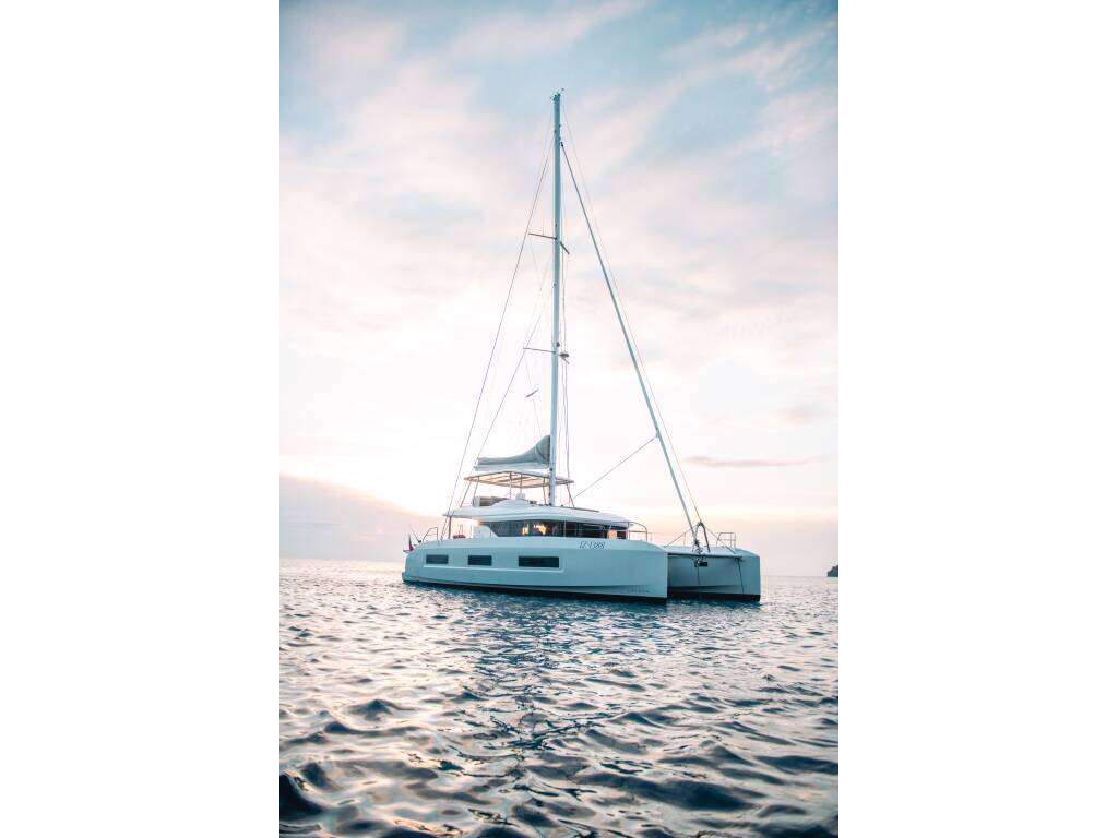 Lagoon 55, BLUE