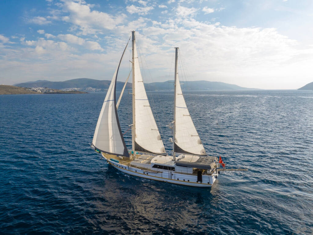 LUCKY YOU MOTORSAILOR, LUCKY YOU