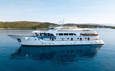 Luxury Motor Yacht A Alpha