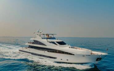 Luxury Motor Yacht S Stardom